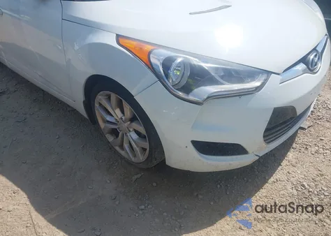 2013 Hyundai Veloster Base W/Black z USA, uszkodzony, nr VIN KMHTC6AD2DU131983